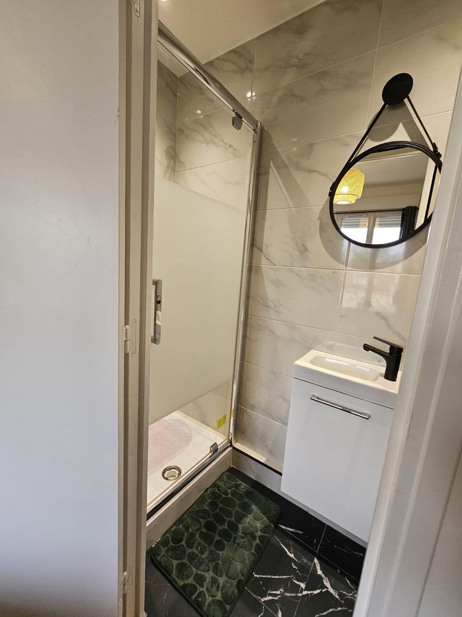 Chambre Verte Proche De Stade De France Pierrefitte-sur-Seine Luaran gambar